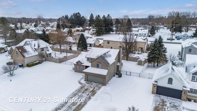 8044 Creston Drive, Freeland, MI 48623