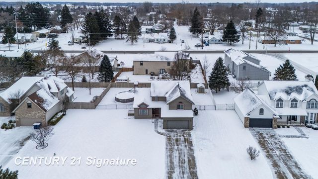 8044 Creston Drive, Freeland, MI 48623