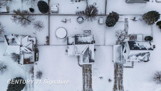 8044 Creston Drive, Freeland, MI 48623