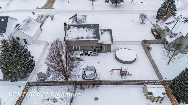 8044 Creston Drive, Freeland, MI 48623