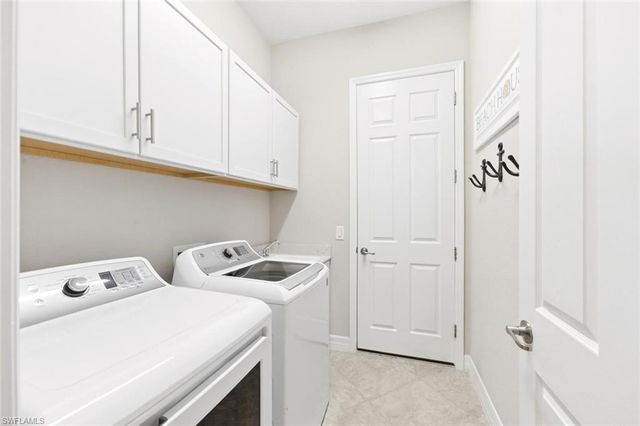 1831 Mustique ST, Naples, FL 34120