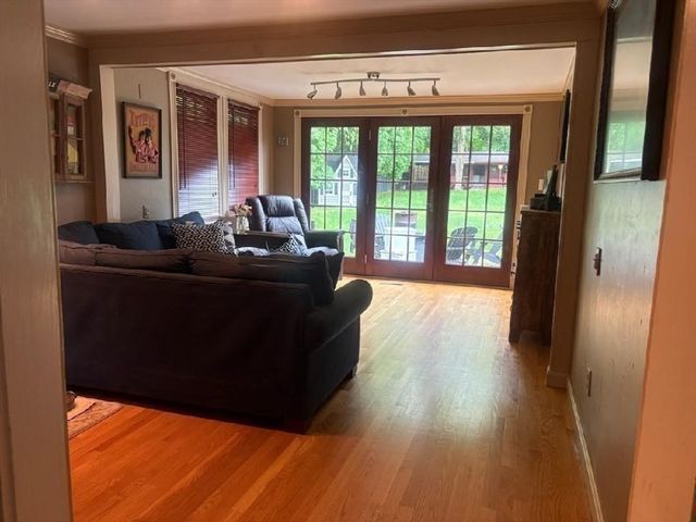 86 Taunton St, Lakeville, MA 02347
