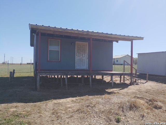 2074 County Road 306, Floresville, TX 78114