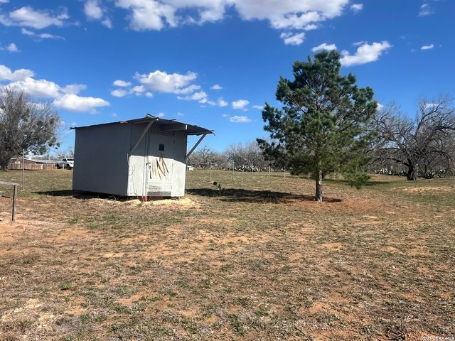 2074 County Road 306, Floresville, TX 78114