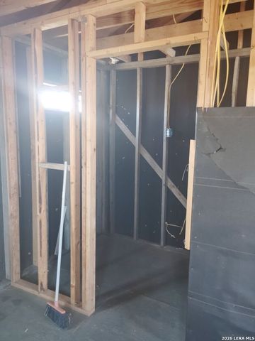 2074 County Road 306, Floresville, TX 78114