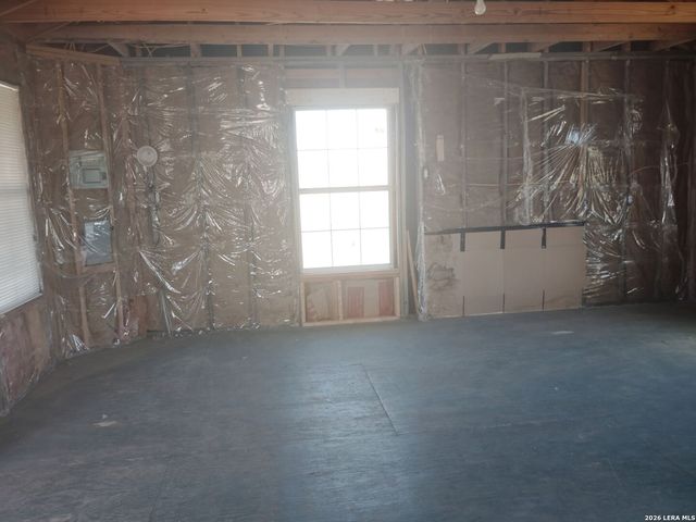 2074 County Road 306, Floresville, TX 78114