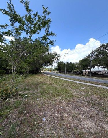 N OAKLAND STREET, Leesburg, FL 34748