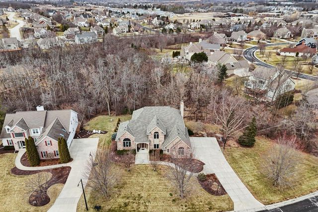 W170N5385 Ridgewood DRIVE, Menomonee Falls, WI 53051
