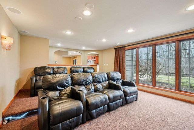 W170N5385 Ridgewood DRIVE, Menomonee Falls, WI 53051
