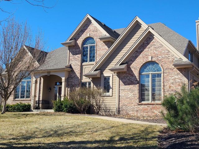 W170N5385 Ridgewood DRIVE, Menomonee Falls, WI 53051