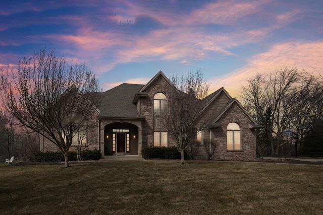 W170N5385 Ridgewood DRIVE, Menomonee Falls, WI 53051