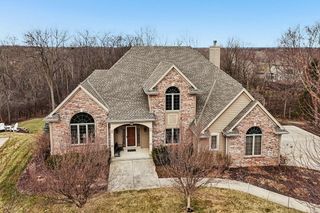 W170N5385 Ridgewood DRIVE, Menomonee Falls, WI 53051