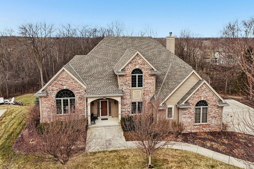 W170N5385 Ridgewood DRIVE, Menomonee Falls, WI 53051