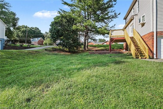 2500 Newington Court, Clemmons, NC 27012