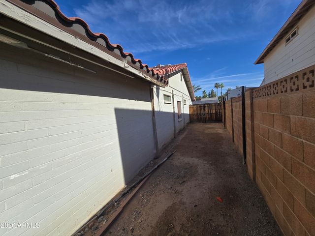 2431 W Crocus Drive, Phoenix, AZ 85023