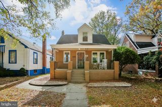 4229 LANE PL NE, Washington, DC 20019