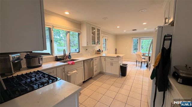 25 3rd Street, Norwood, NJ 07648