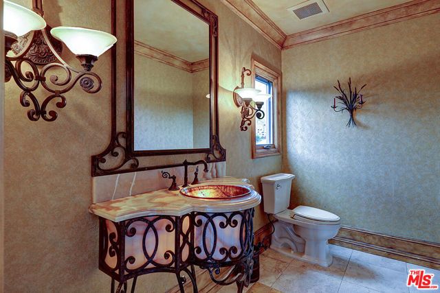 209 S Anita Avenue, Los Angeles, CA 90049