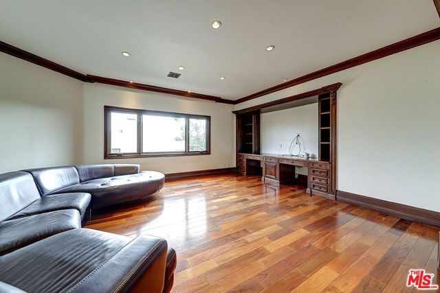 209 S Anita Avenue, Los Angeles, CA 90049