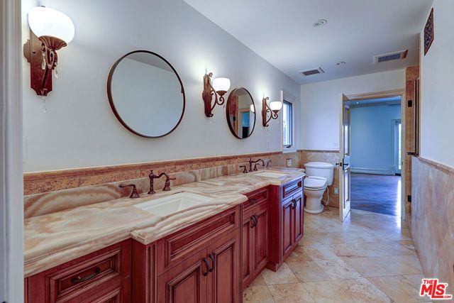 209 S Anita Avenue, Los Angeles, CA 90049