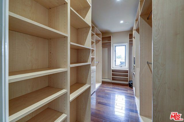 209 S Anita Avenue, Los Angeles, CA 90049