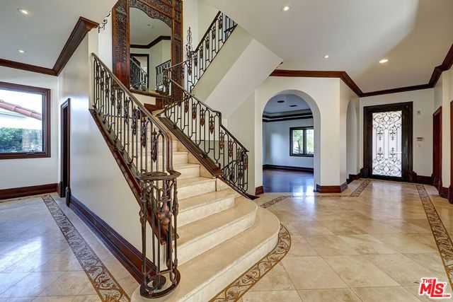 209 S Anita Avenue, Los Angeles, CA 90049