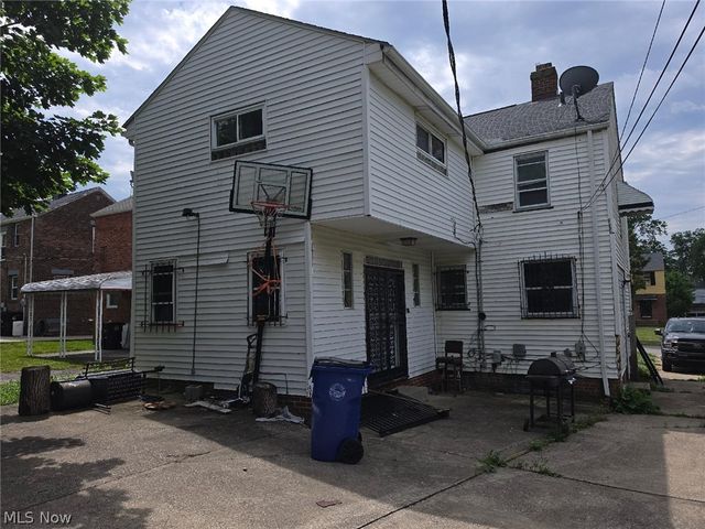 17425 Throckley Avenue, Cleveland, OH 44128