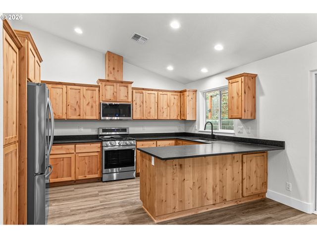 1546 POPLAR Dr, Grants Pass, OR 97527