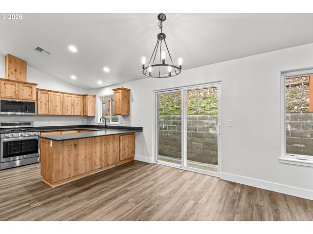 1546 POPLAR Dr, Grants Pass, OR 97527