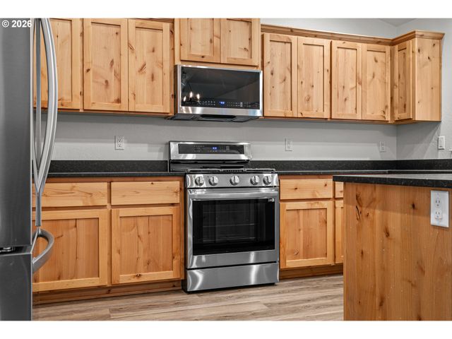 1546 POPLAR Dr, Grants Pass, OR 97527