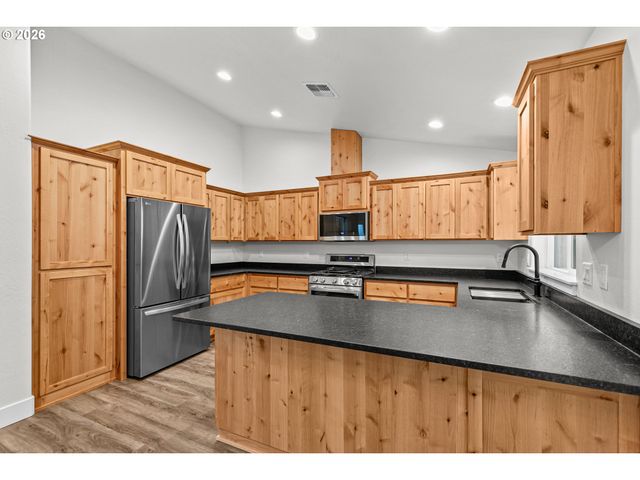 1546 POPLAR Dr, Grants Pass, OR 97527