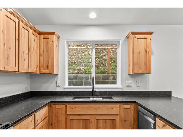 1546 POPLAR Dr, Grants Pass, OR 97527