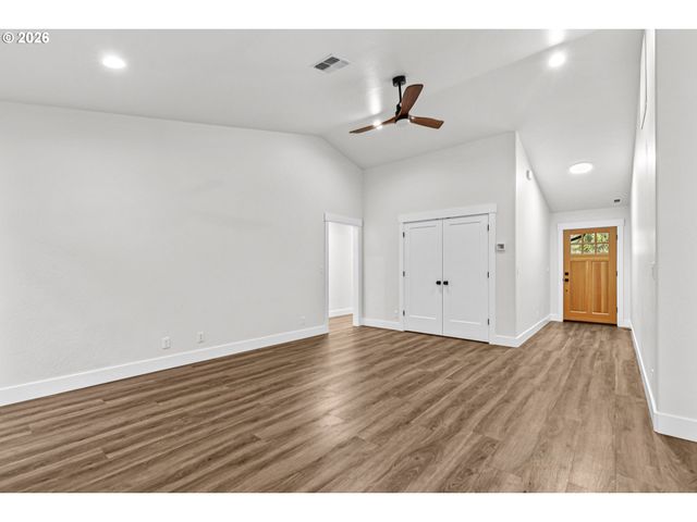 1546 POPLAR Dr, Grants Pass, OR 97527