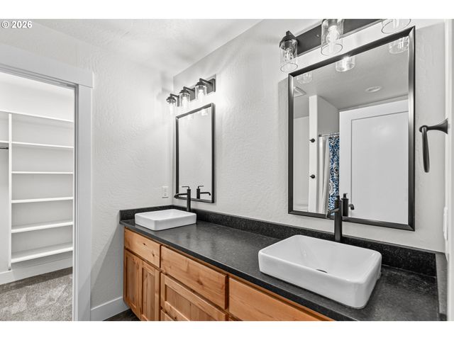 1546 POPLAR Dr, Grants Pass, OR 97527