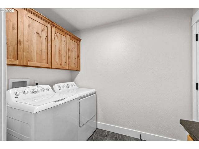 1546 POPLAR Dr, Grants Pass, OR 97527