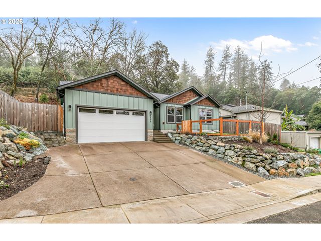 1546 POPLAR Dr, Grants Pass, OR 97527