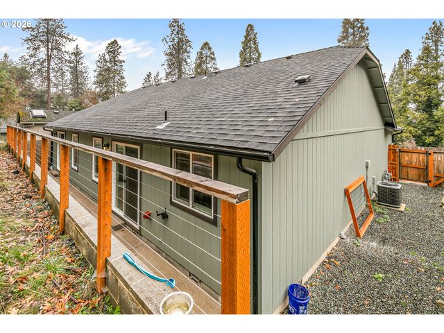 1546 POPLAR Dr, Grants Pass, OR 97527