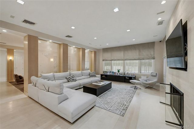 865 Barberry Lane, Woodsburgh, NY 11598