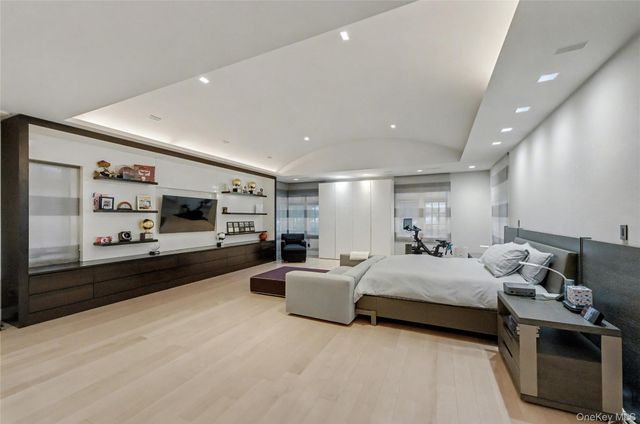 865 Barberry Lane, Woodsburgh, NY 11598