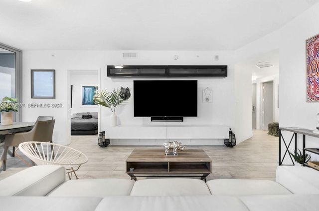 488 NE 18th St 2800, Miami, FL 33132