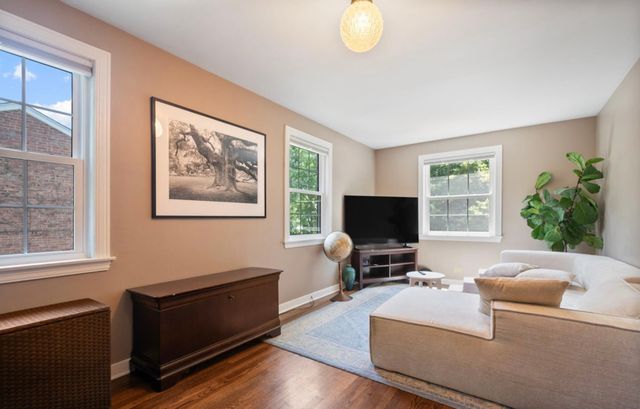 6957 N Caldwell Avenue, Chicago, IL 60646