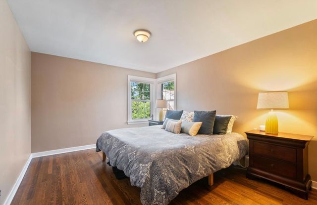 6957 N Caldwell Avenue, Chicago, IL 60646