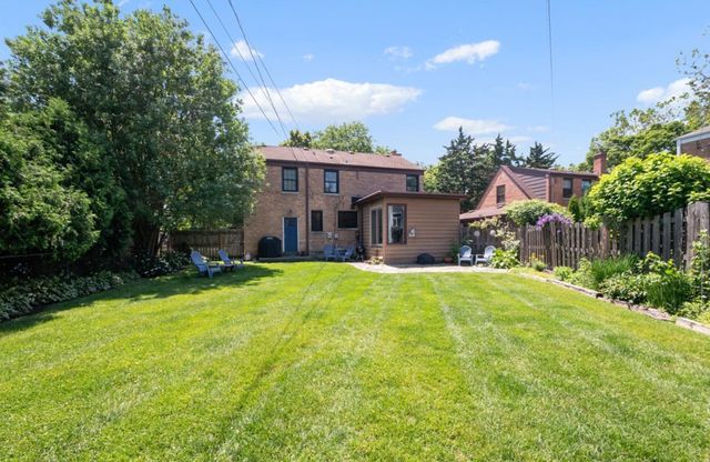6957 N Caldwell Avenue, Chicago, IL 60646