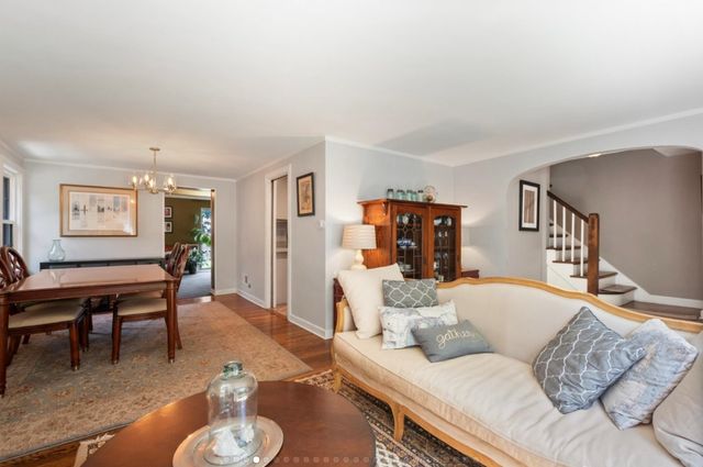 6957 N Caldwell Avenue, Chicago, IL 60646