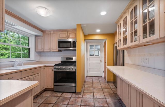 6957 N Caldwell Avenue, Chicago, IL 60646