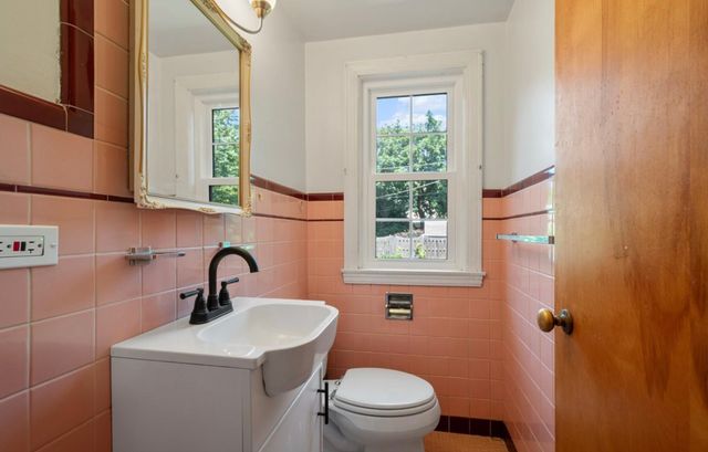 6957 N Caldwell Avenue, Chicago, IL 60646