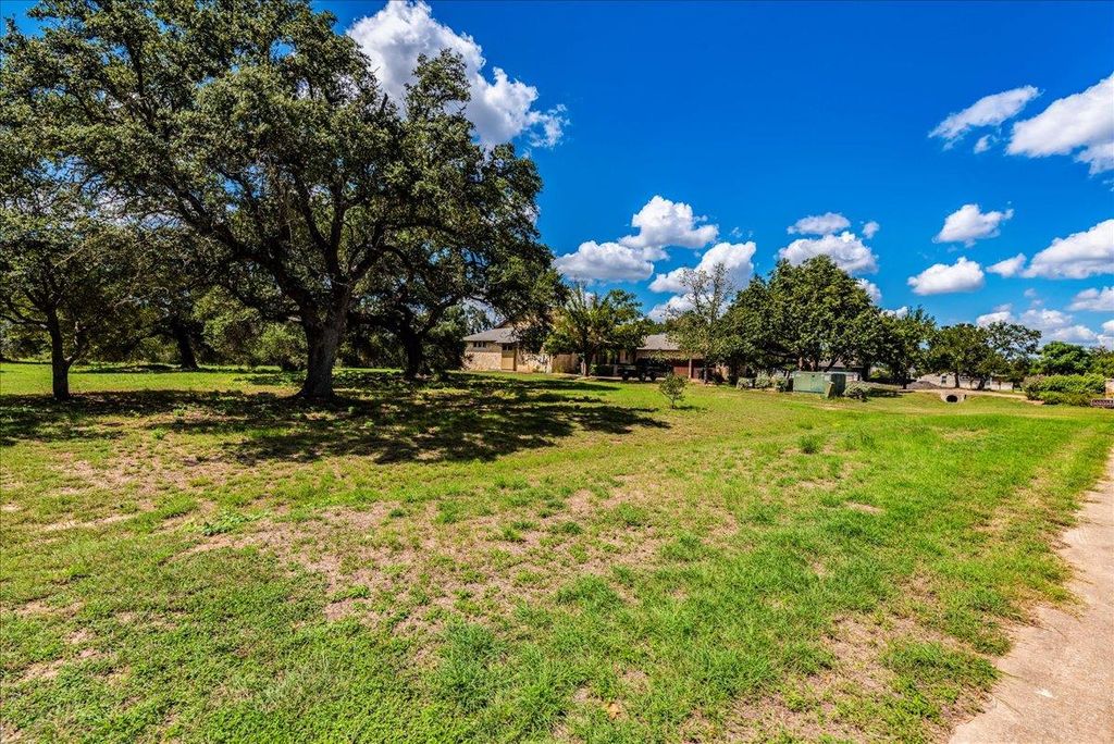 10299 Brangus RD, Driftwood, TX 78619