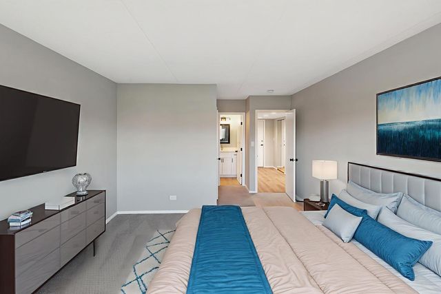 375 PLUM CREEK Drive 108, Wheeling, IL 60090