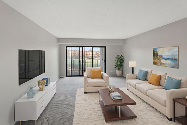 375 PLUM CREEK Drive 108, Wheeling, IL 60090