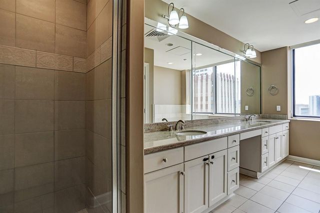 914 Main Street 2202, Houston, TX 77002